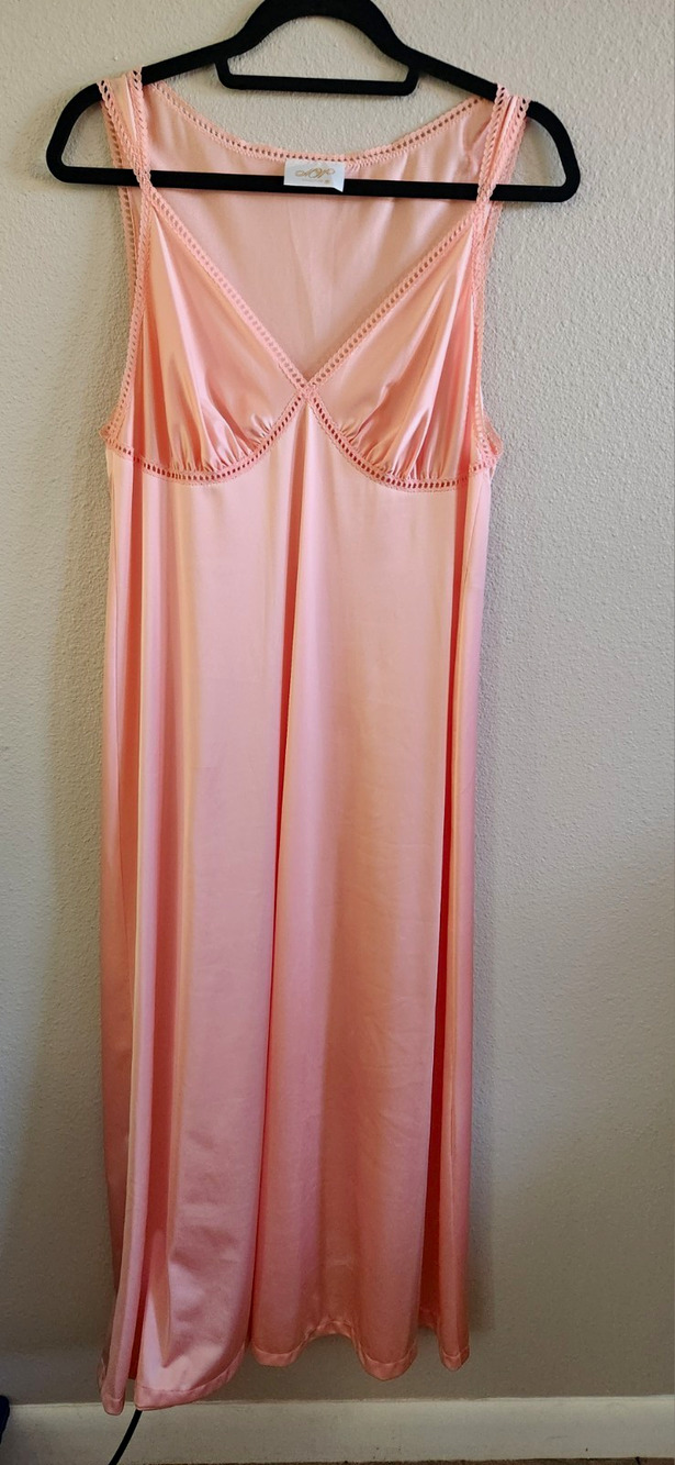 Vintage 80s Montgomery Ward Coral Peach Maxi Nightgown M Lace Antron III Nylon